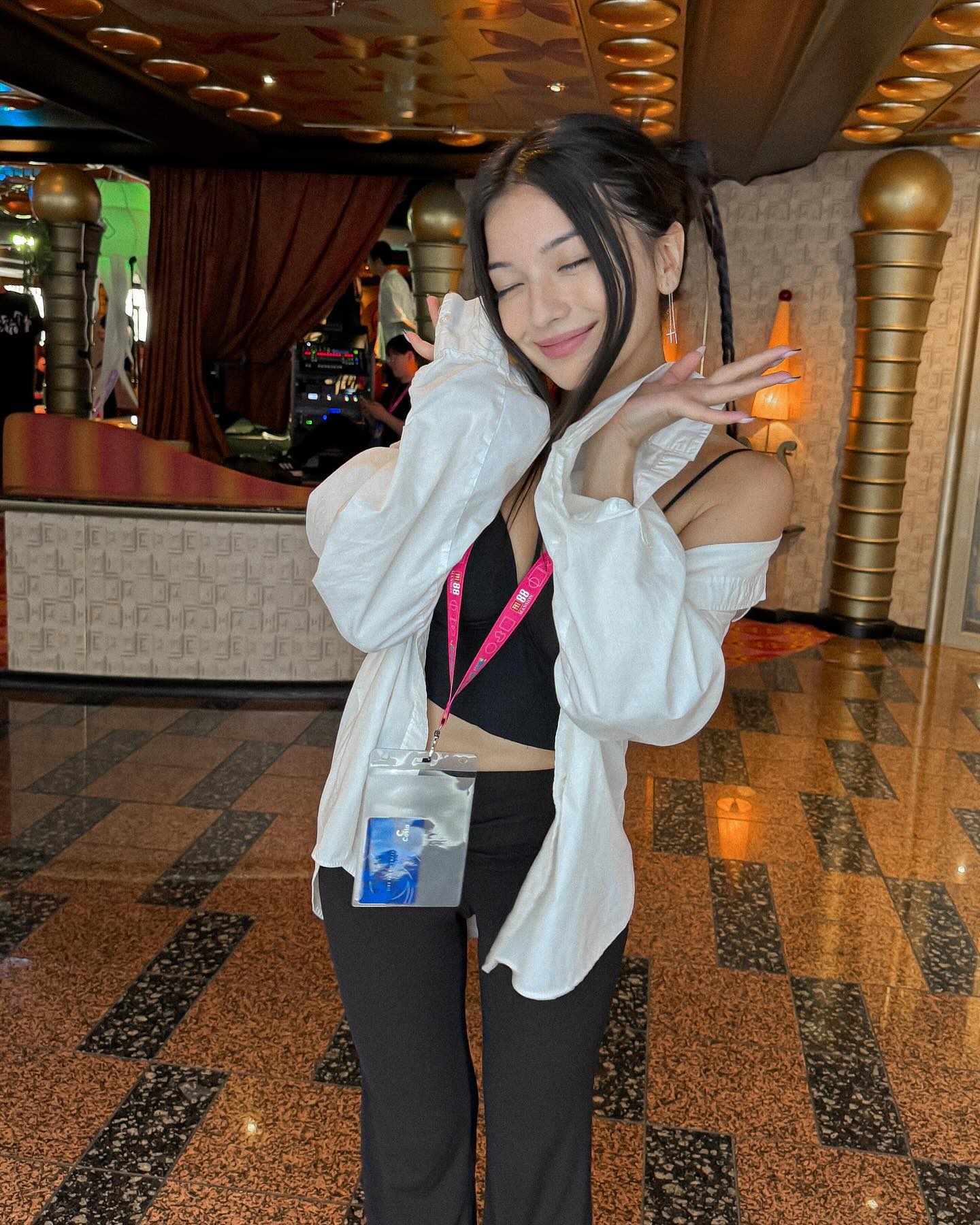 siyamore_ instagram image archive image