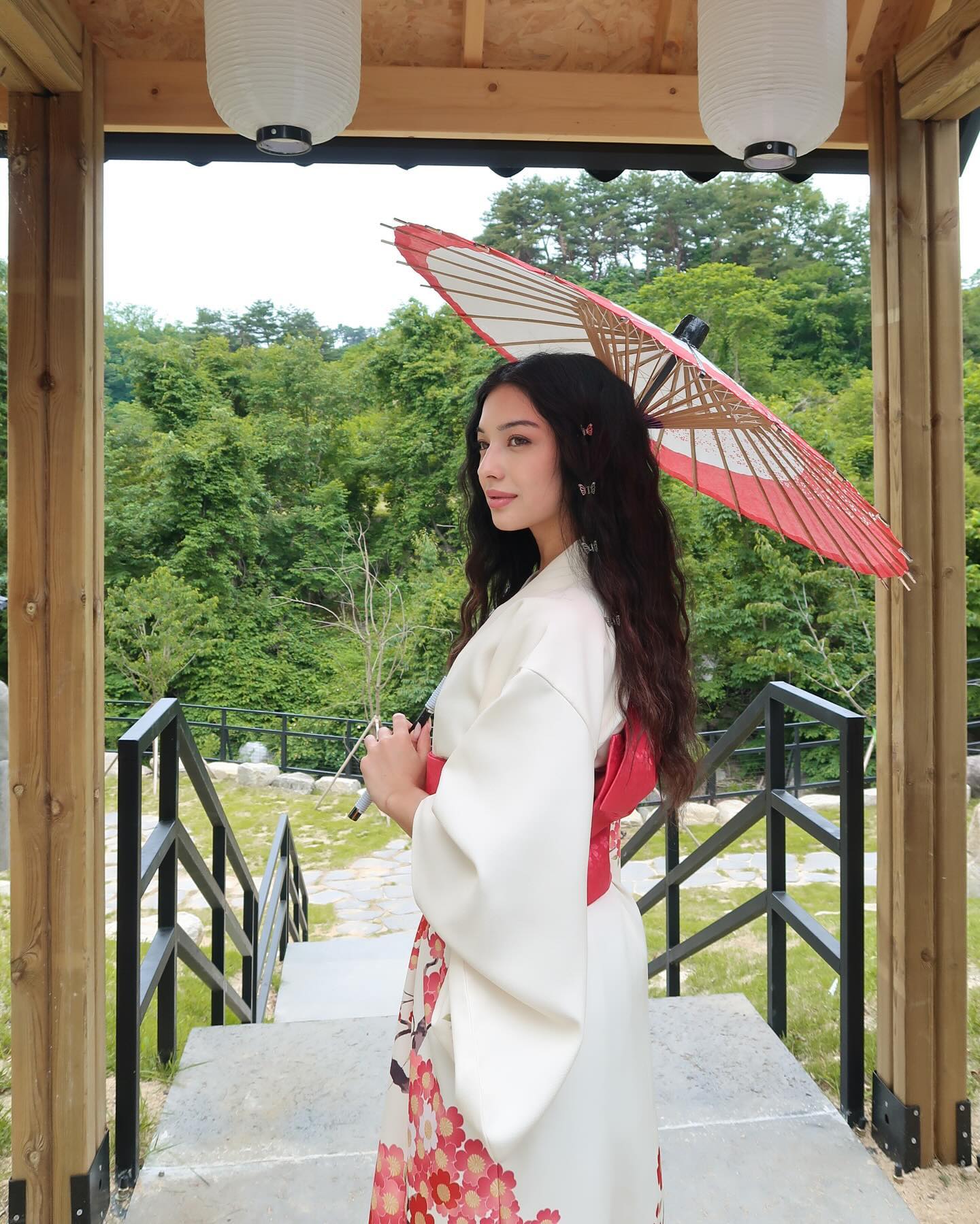 siyamore_ instagram image archive image