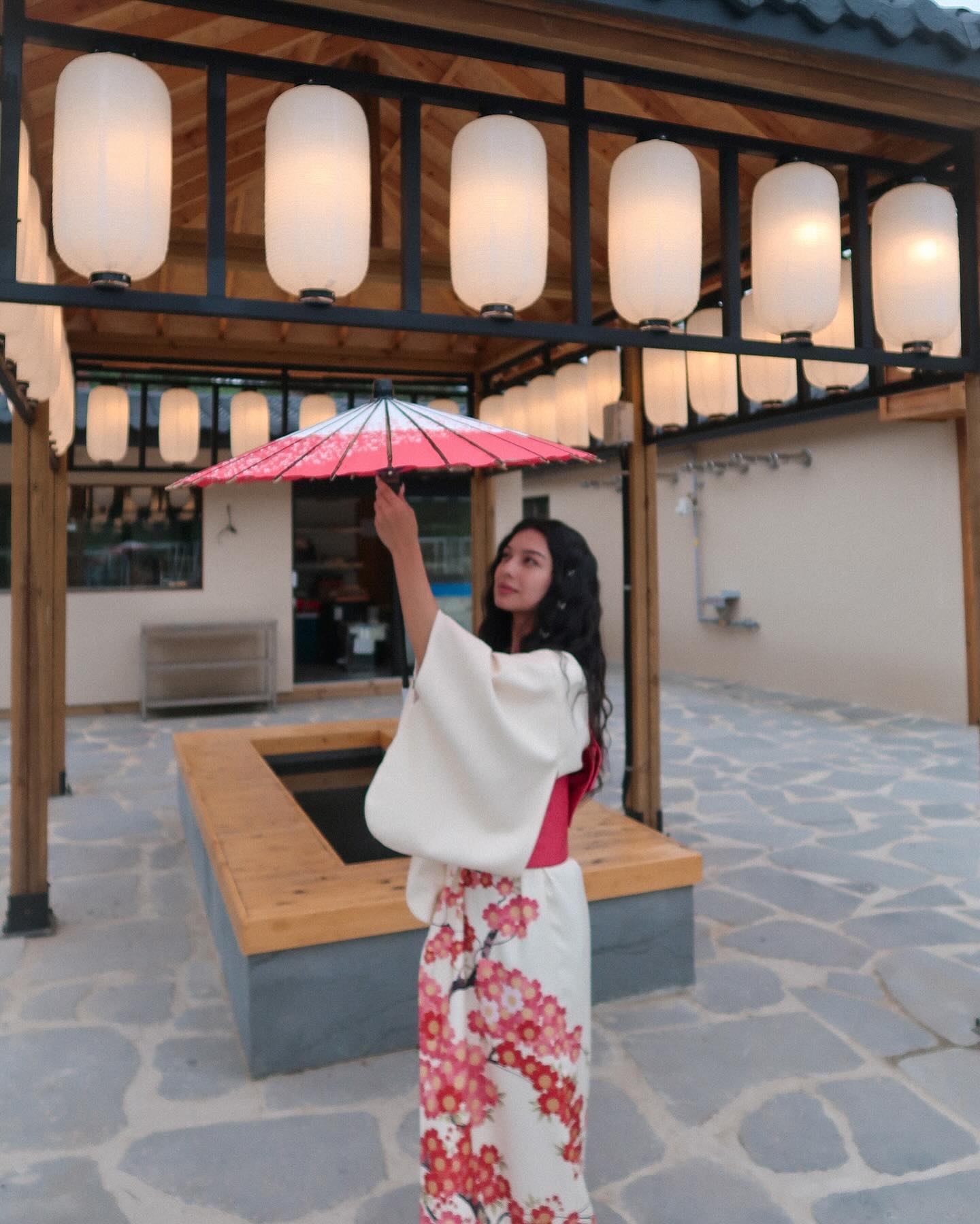 siyamore_ instagram image archive image