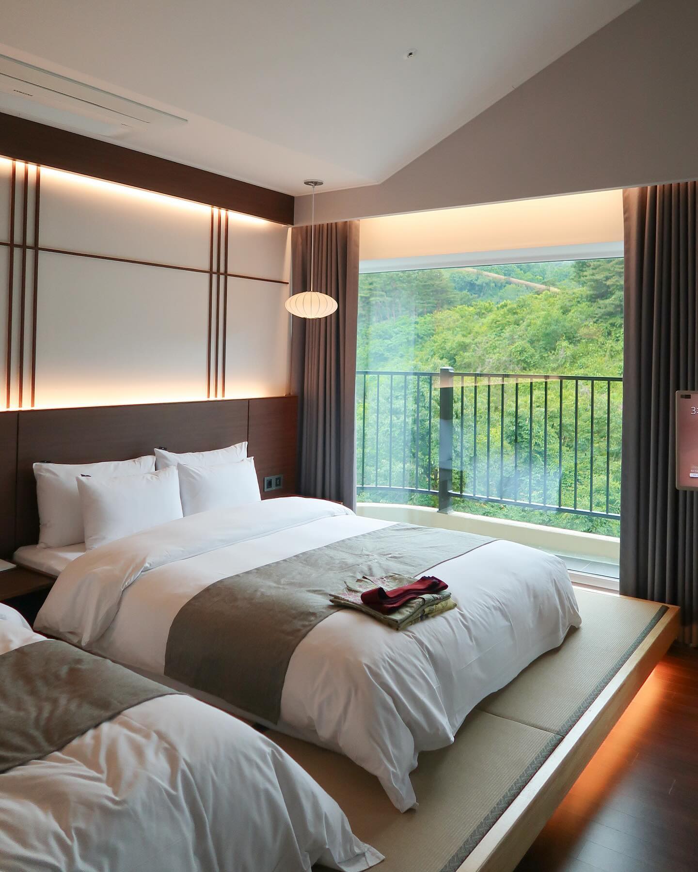 siyamore_ instagram image archive image