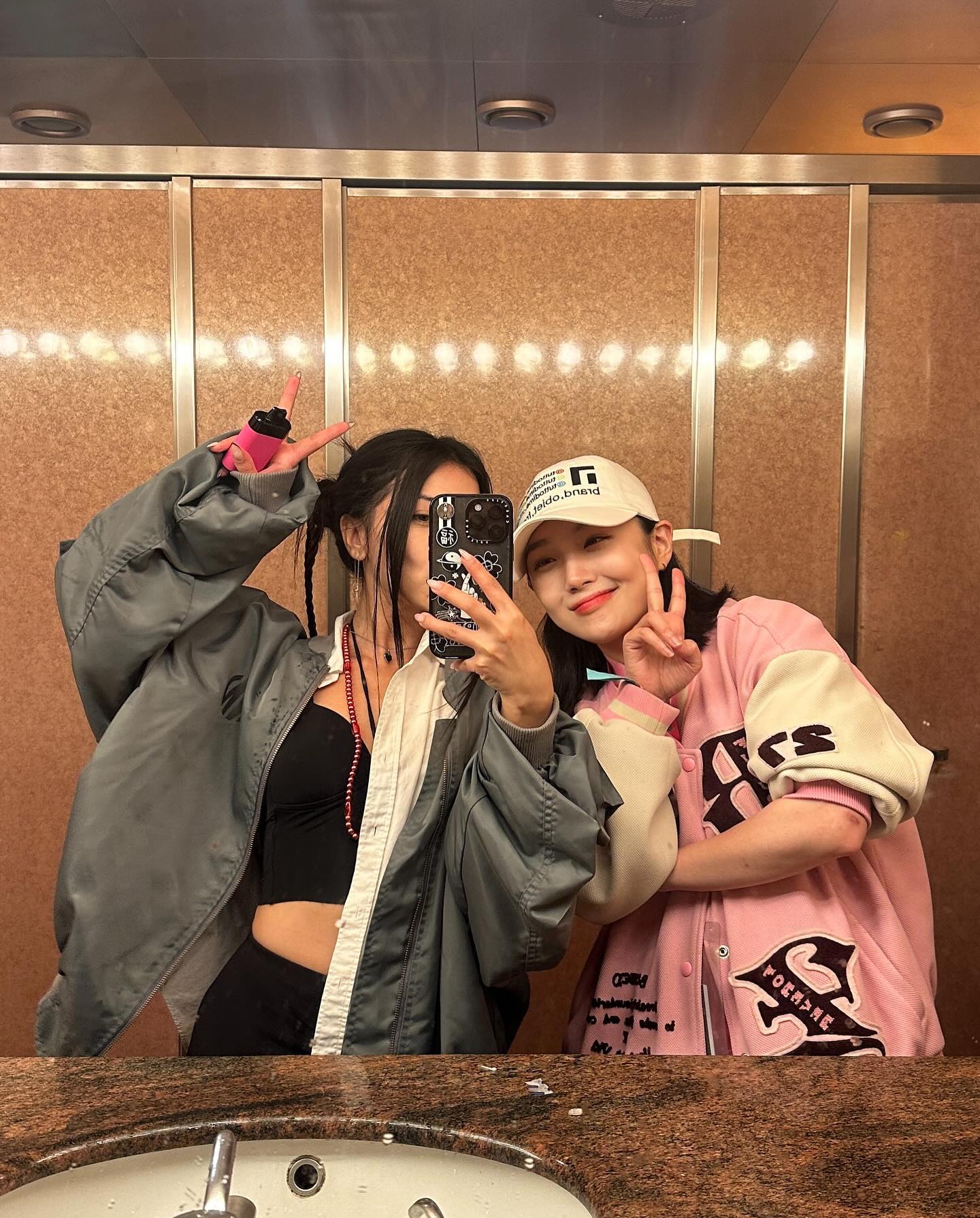 siyamore_ instagram image archive image