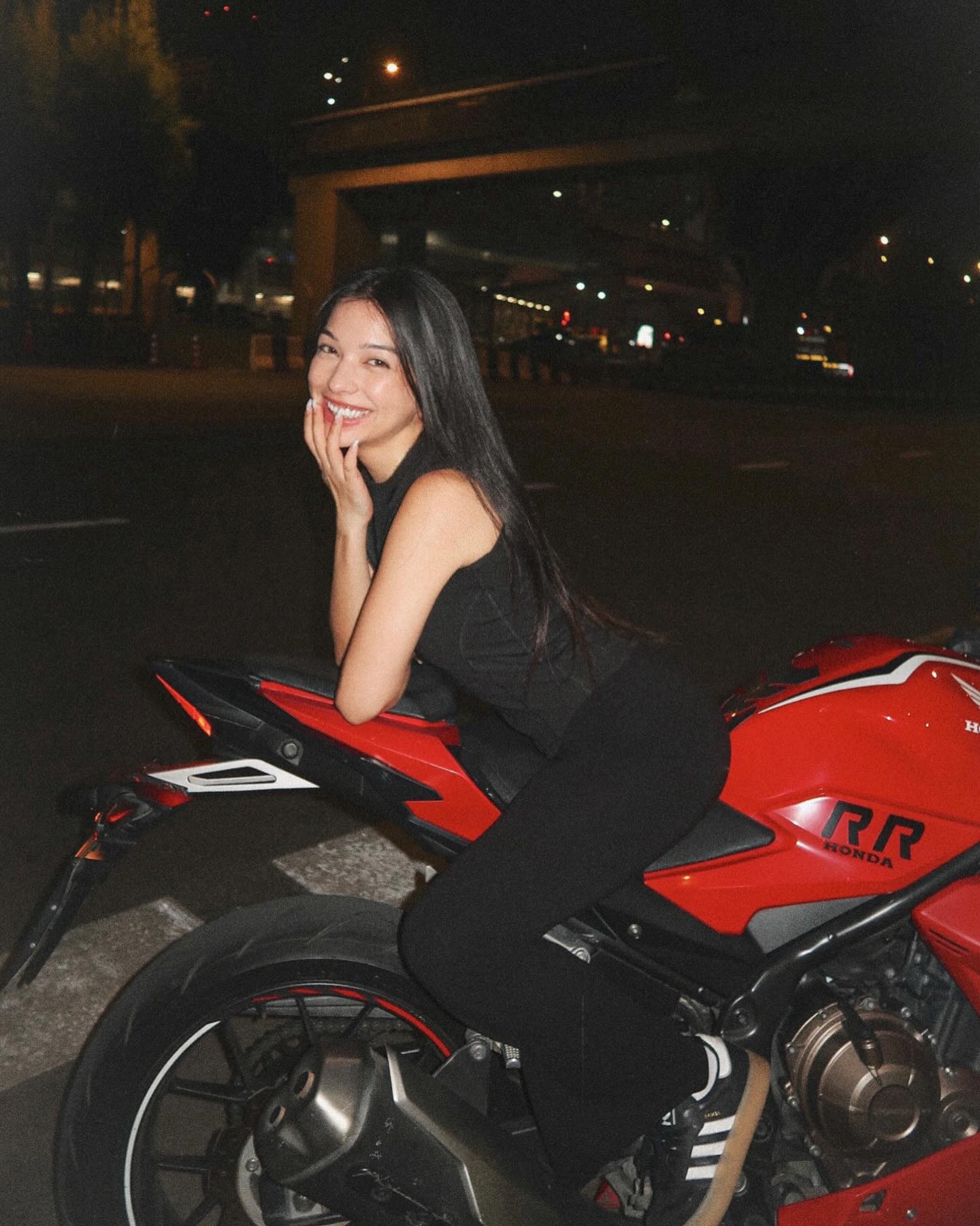 siyamore_ instagram image archive image