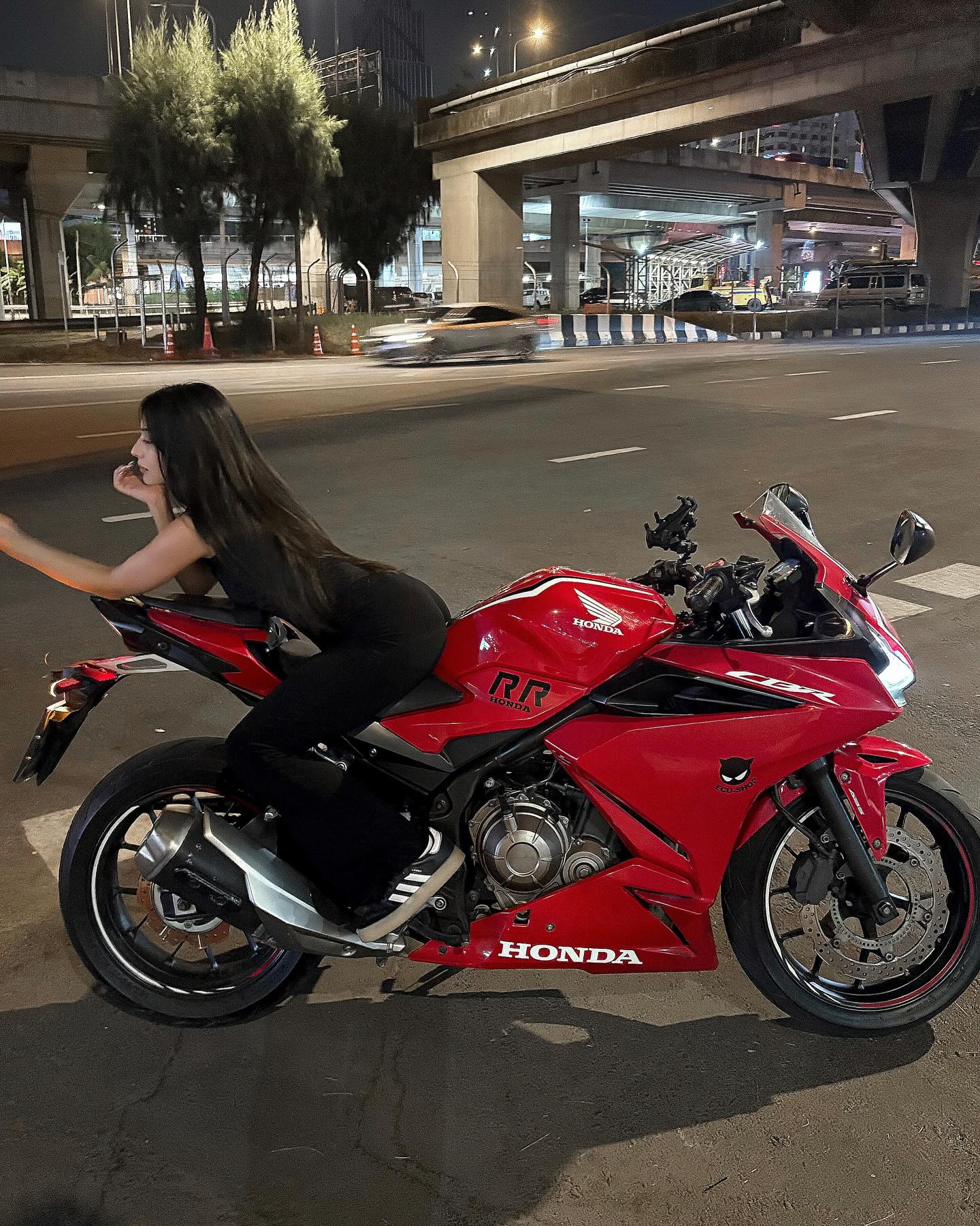 siyamore_ instagram image archive image