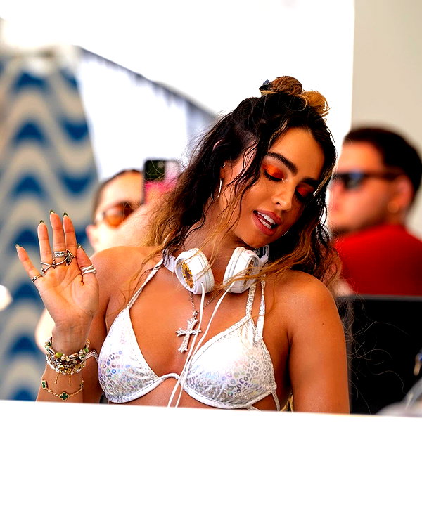 sommerray instagram image archive image