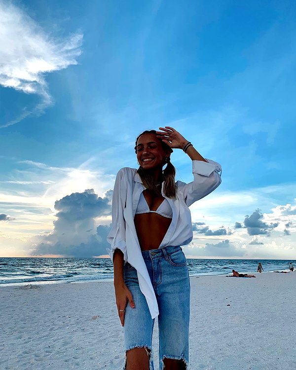 sydneygoldsmithh instagram image archive image