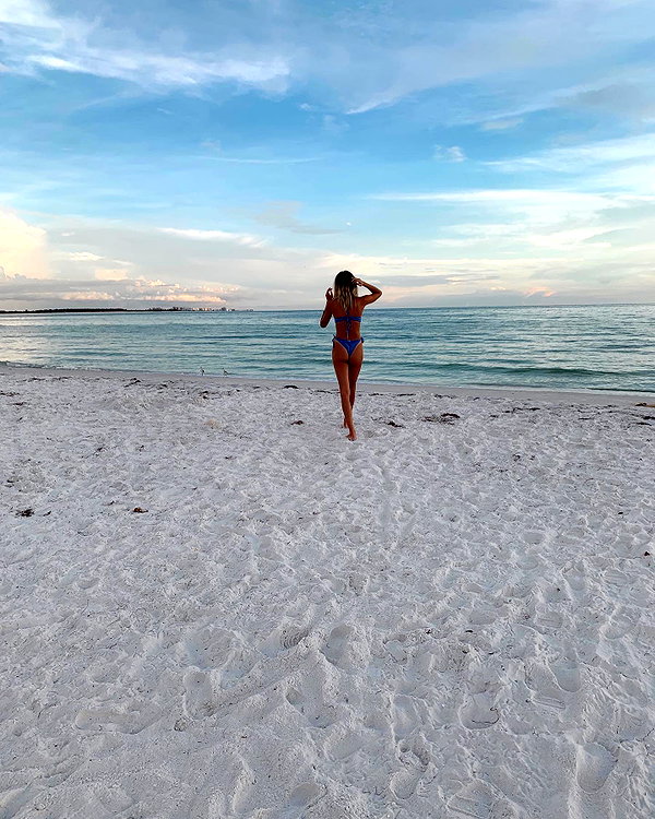 sydneygoldsmithh instagram image archive image