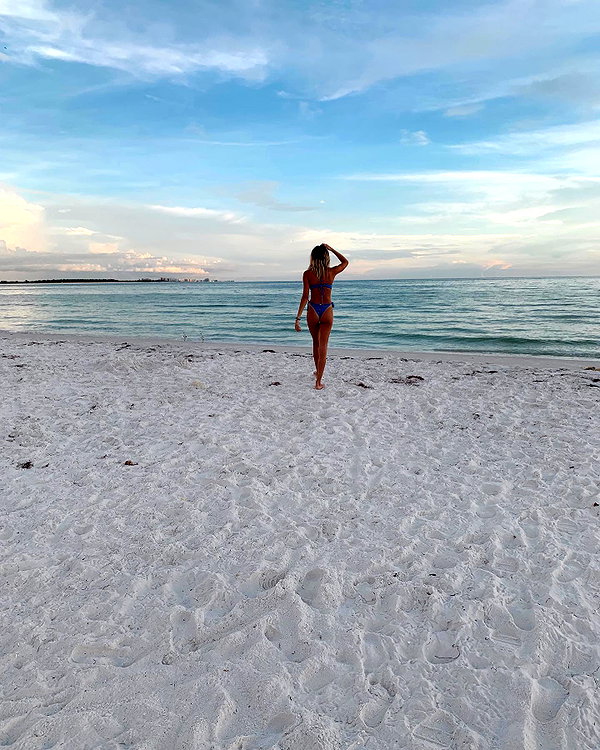 sydneygoldsmithh instagram image archive image