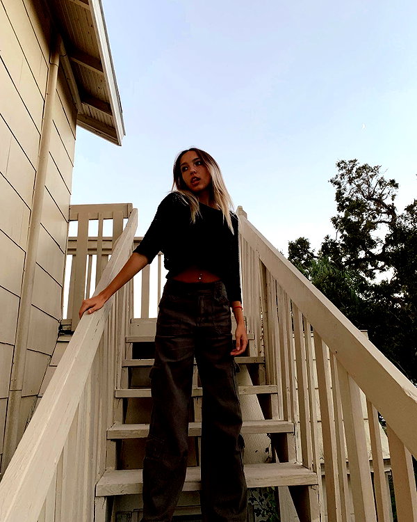 sydneygoldsmithh instagram image archive image