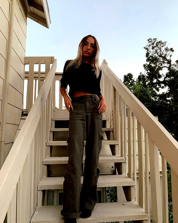 sydneygoldsmithh instagram image archive image