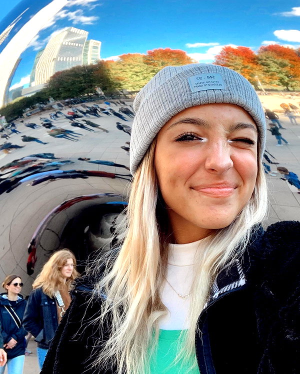 sydneygoldsmithh instagram image archive image