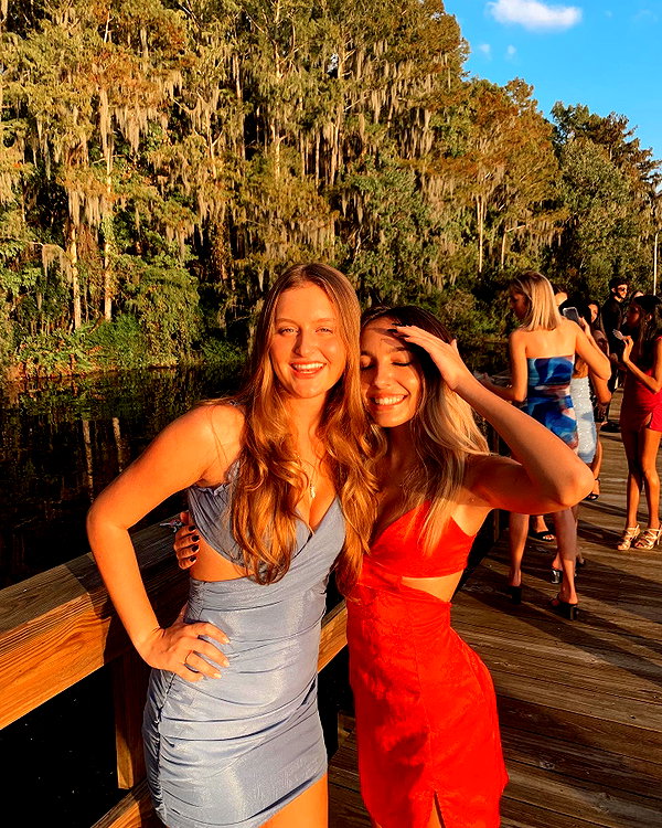 sydneygoldsmithh instagram image archive image