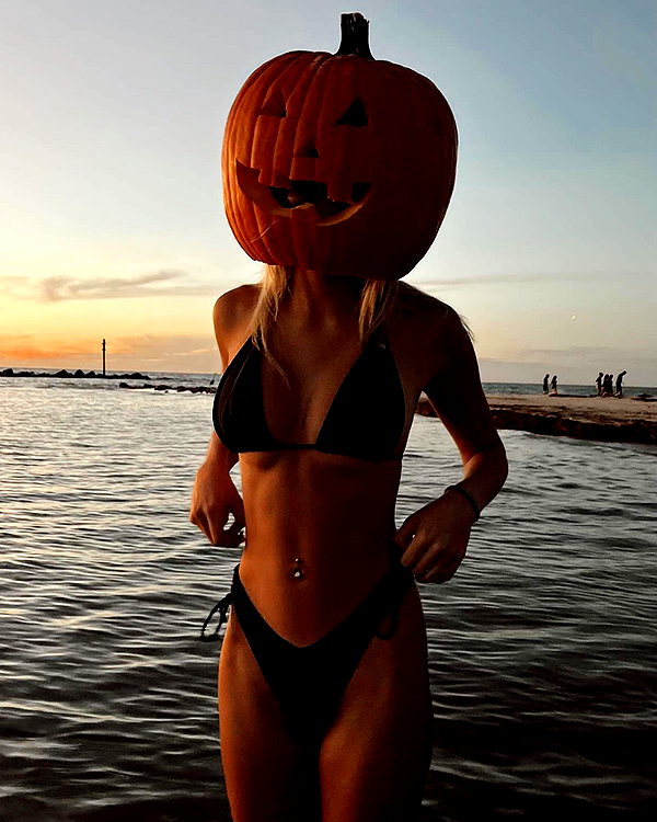 sydneygoldsmithh instagram image archive image