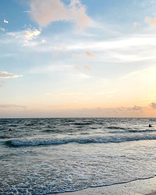 sydneygoldsmithh instagram image archive image
