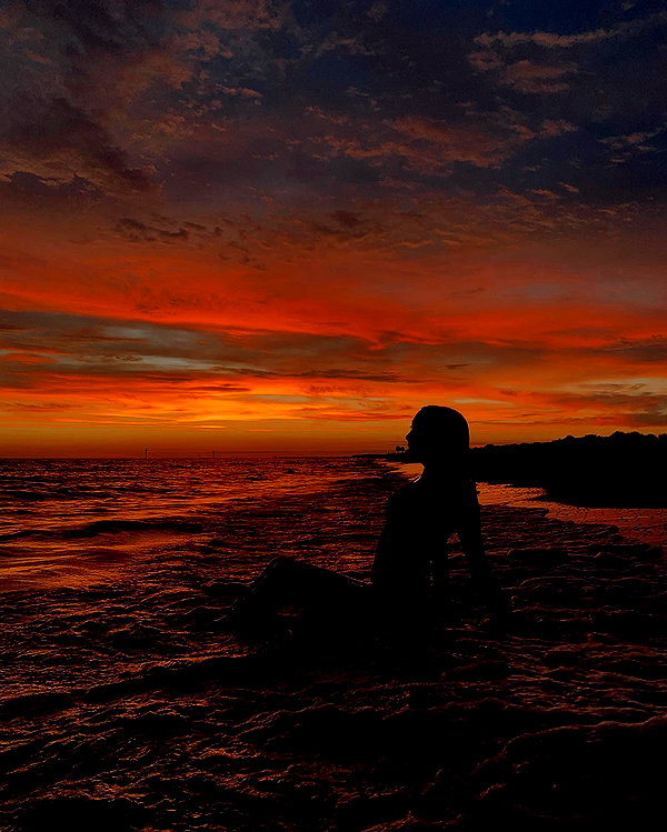 sydneygoldsmithh instagram image archive image