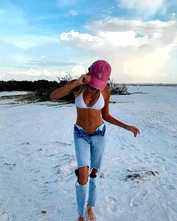 sydneygoldsmithh instagram image archive image