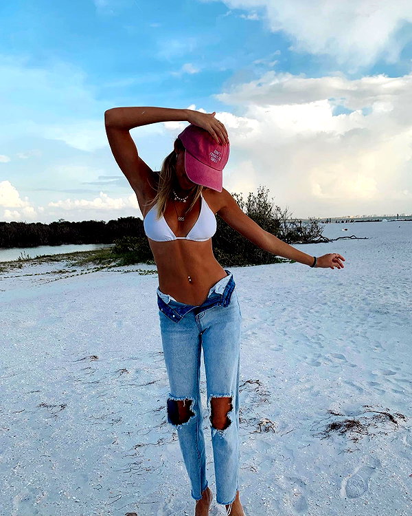 sydneygoldsmithh instagram image archive image