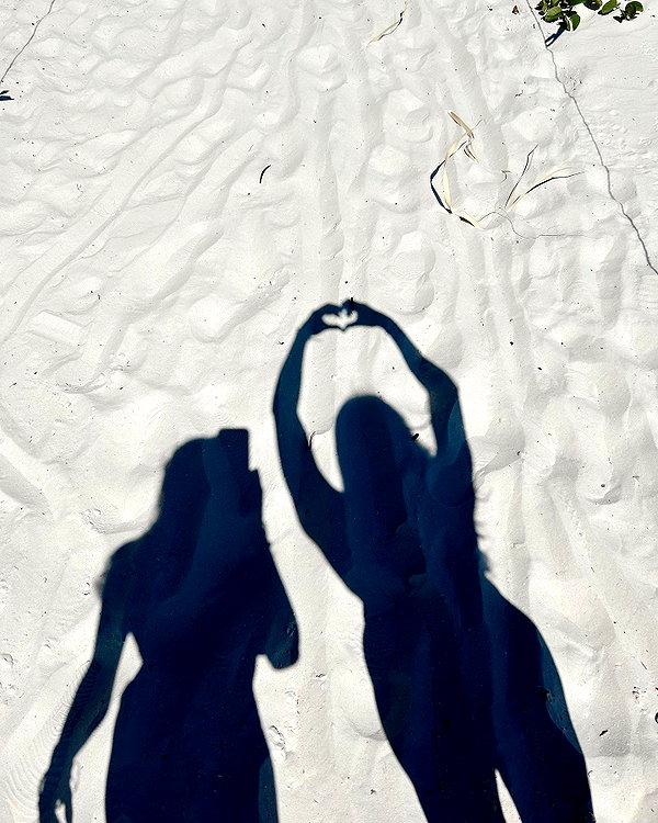 sydneygoldsmithh instagram image archive image