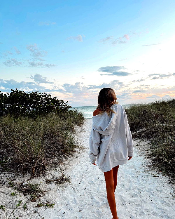 sydneygoldsmithh instagram image archive image