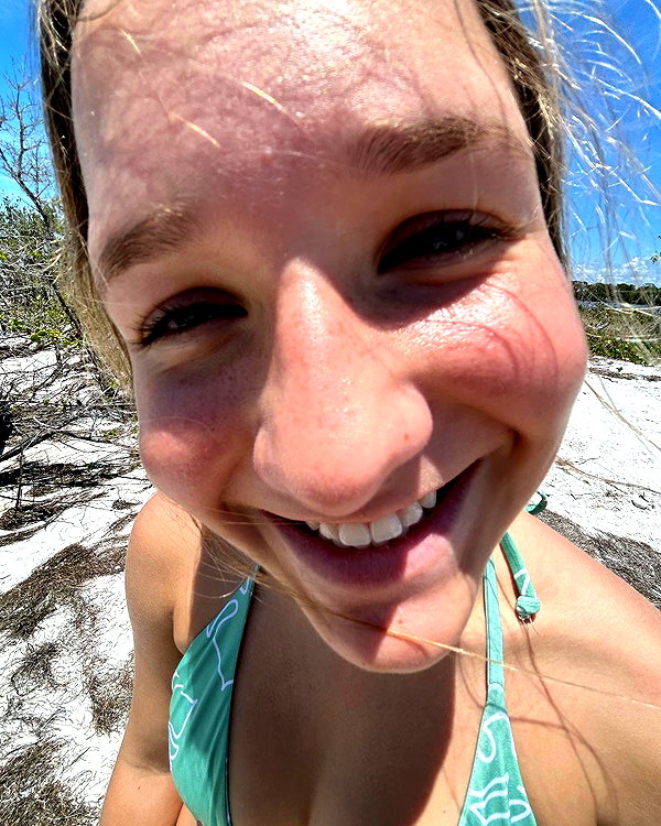 sydneygoldsmithh instagram image archive image