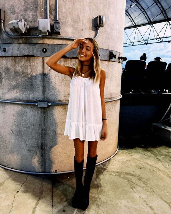 sydneygoldsmithh instagram image archive image