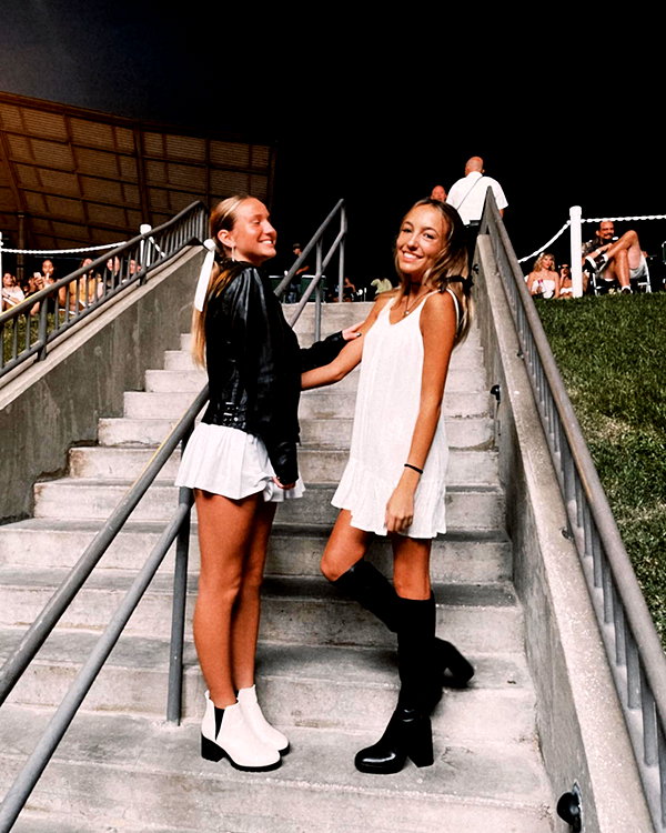 sydneygoldsmithh instagram image archive image