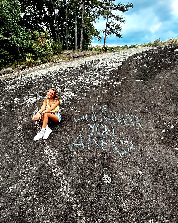 sydneygoldsmithh instagram image archive image