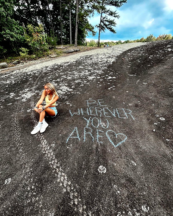 sydneygoldsmithh instagram image archive image
