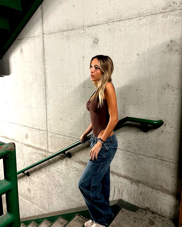 sydneygoldsmithh instagram image archive image