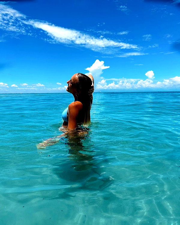 sydneygoldsmithh instagram image archive image