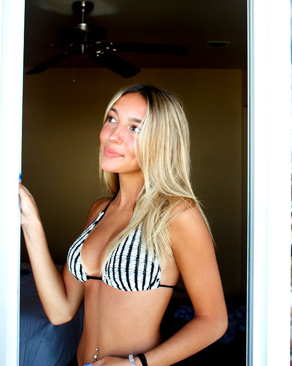 sydneygoldsmithh instagram image archive image