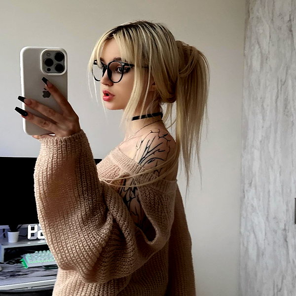 ti_joyy instagram image archive image