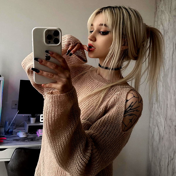 ti_joyy instagram image archive image