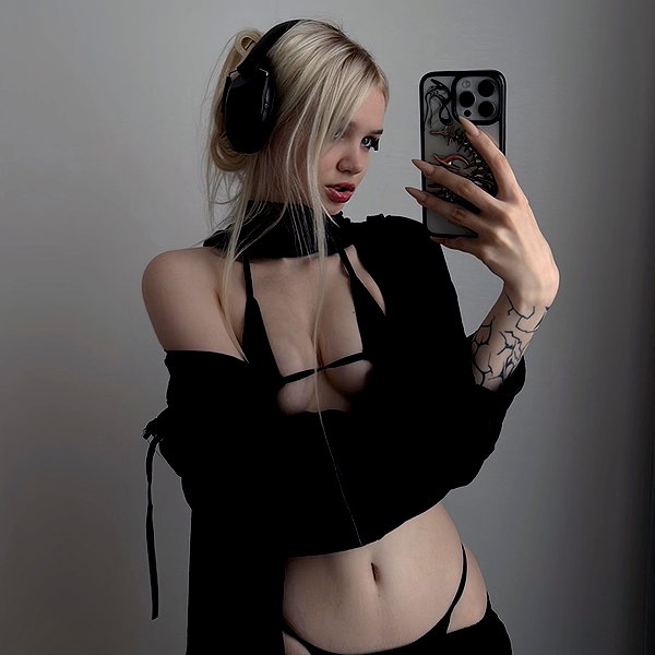 ti_joyy instagram image archive image