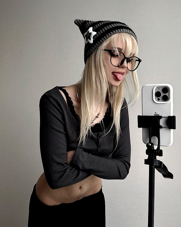 ti_joyy instagram image archive image