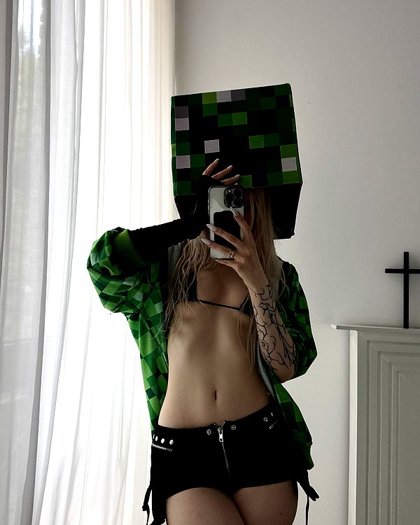 ti_joyy instagram image archive image