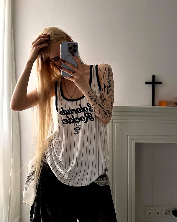 ti_joyy instagram image archive image