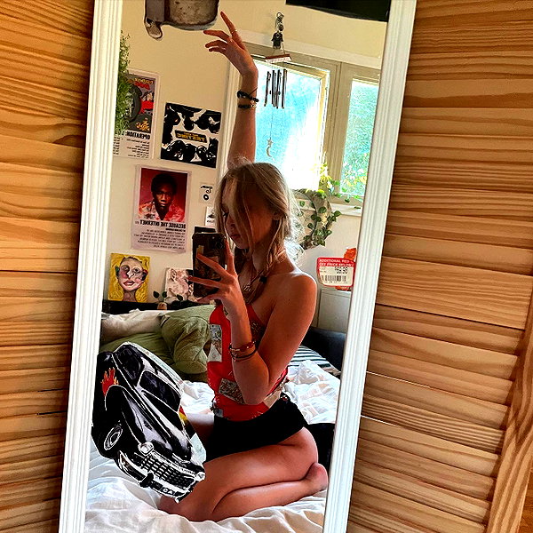 umitsbeee instagram image archive image