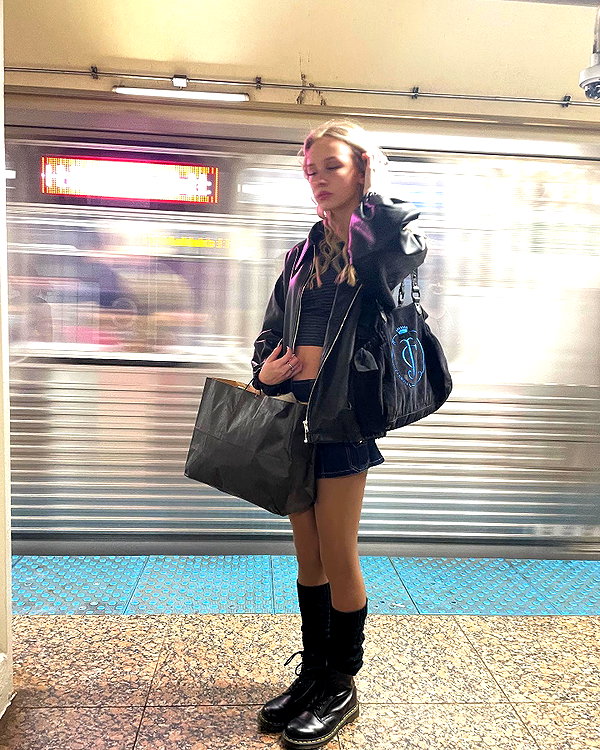umitsbeee instagram image archive image