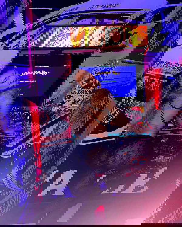 v.qx v.qx archive image