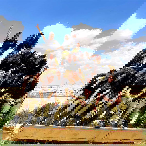 valeria_lukin valeria_lukin archive image