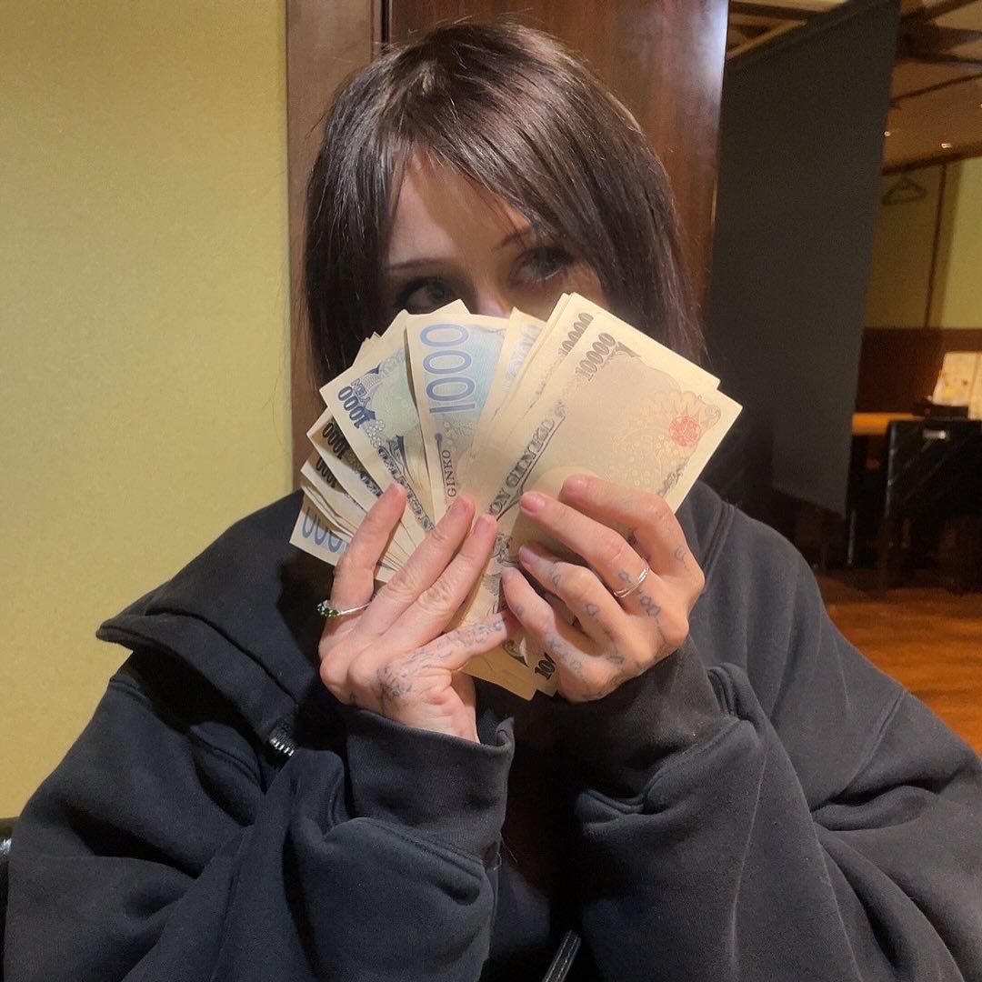 vanessa.julienne instagram image archive image