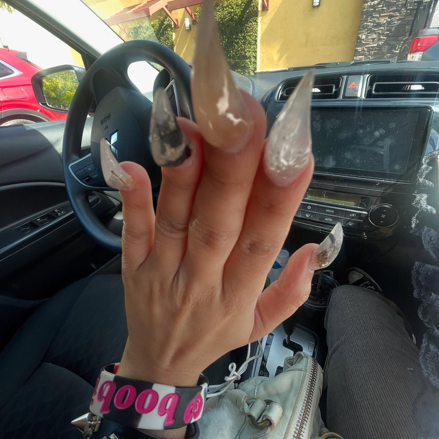 vanessa.julienne instagram image archive image