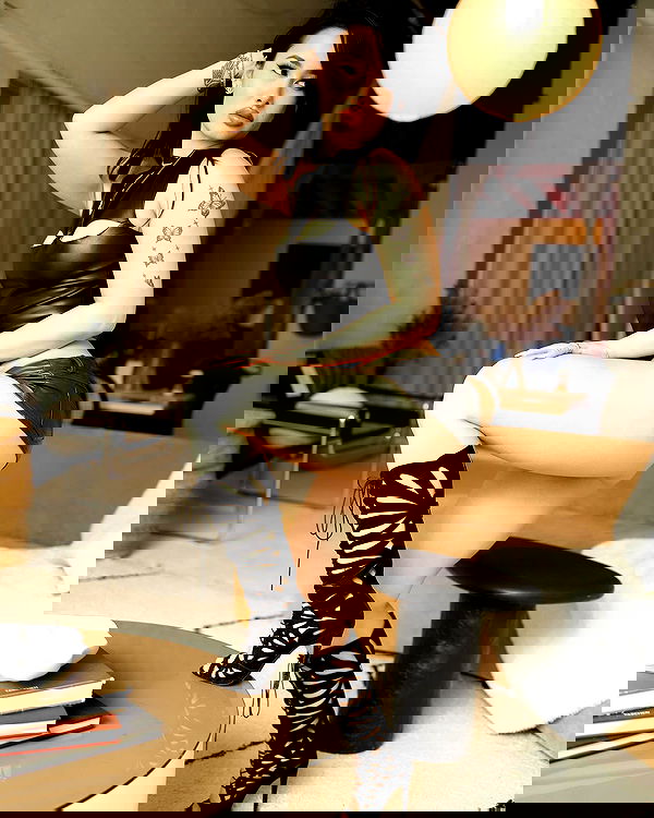 victoriarawlings image ~ Altpins