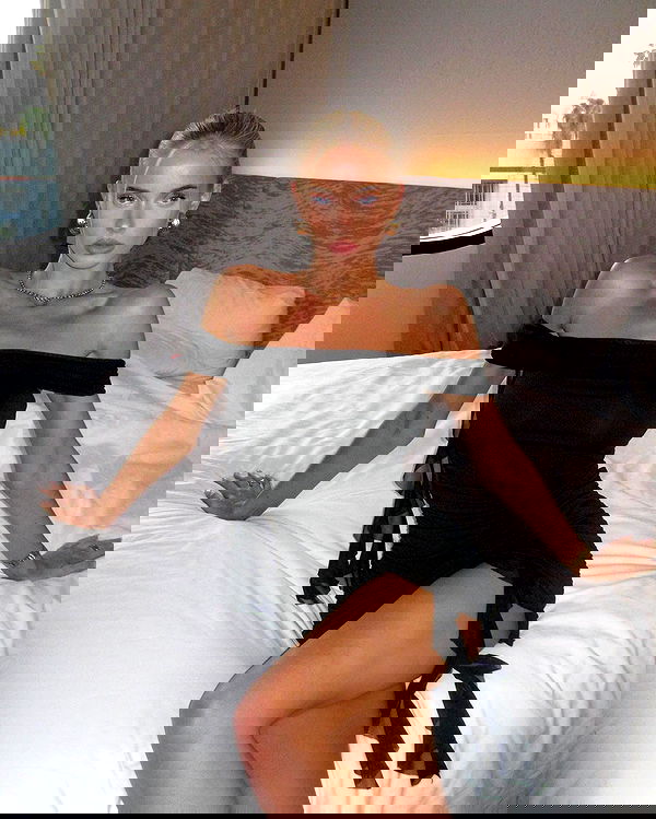 victoriaturnerr image ~ Altpins