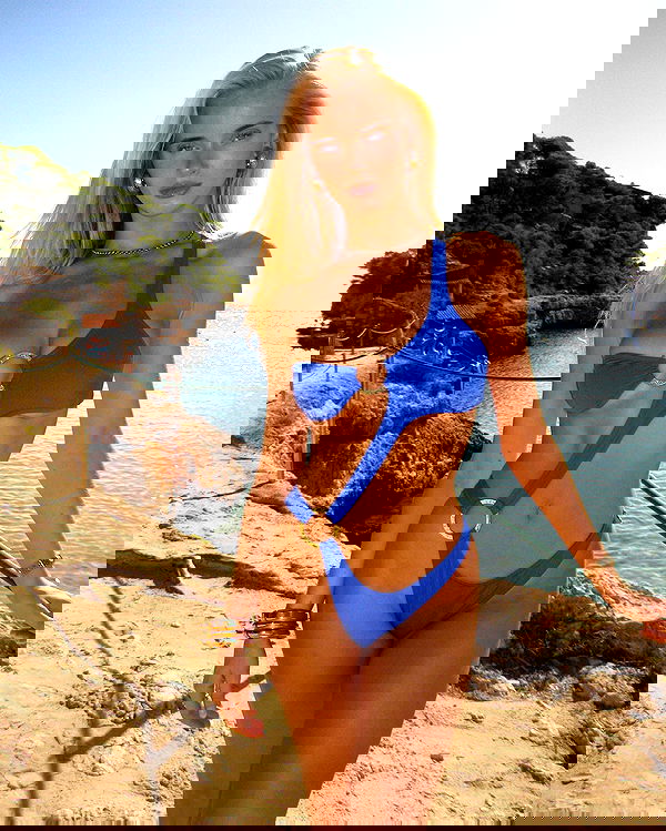 victoriaturnerr image ~ Altpins