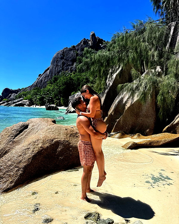 viki_dominev instagram image archive image