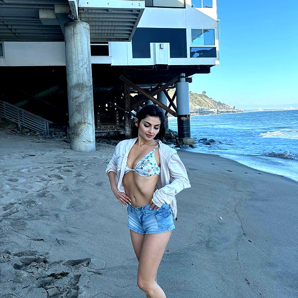 vy1ette instagram image archive image