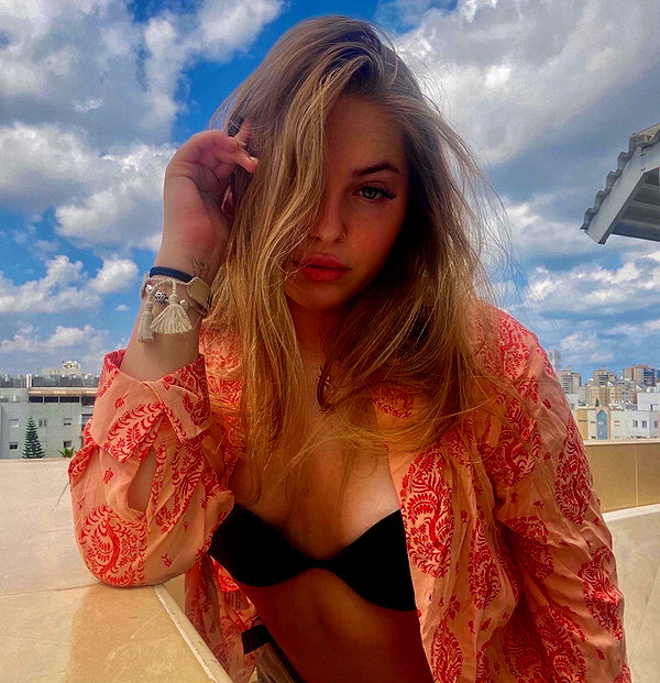 yana_esa instagram image archive image