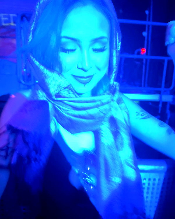 yenichaxx.407 instagram image archive image