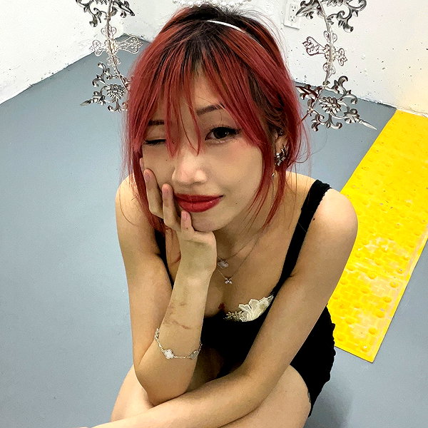 yinsdere instagram image archive image